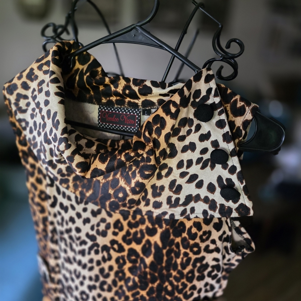 Voodoo Vixen | Leopard Print PinUp Dress with High Collar - Picture 10 of 12